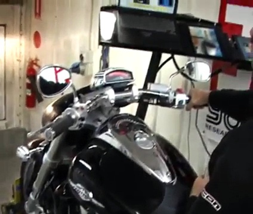 SUZUKI M109R VANCE & HINES DYNO BEFORE AND AFTER HP.