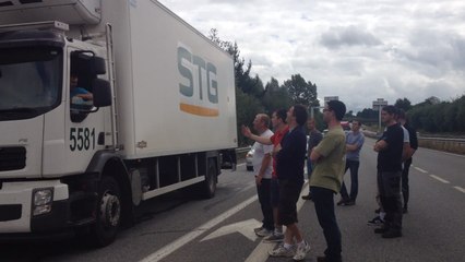 Prises de bec aux barrages filtrants