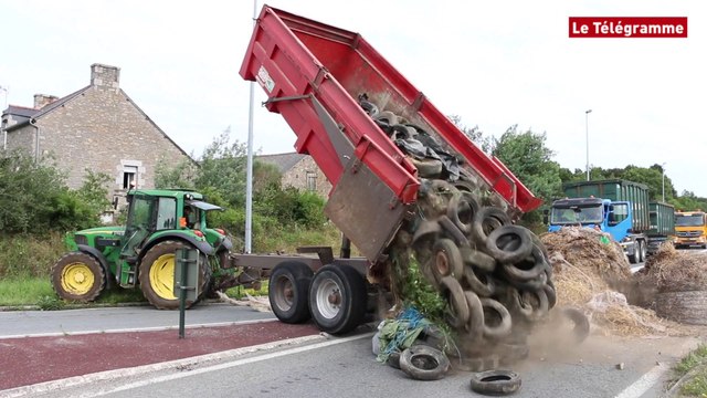 Dinan. La ville est entièrement bloquée