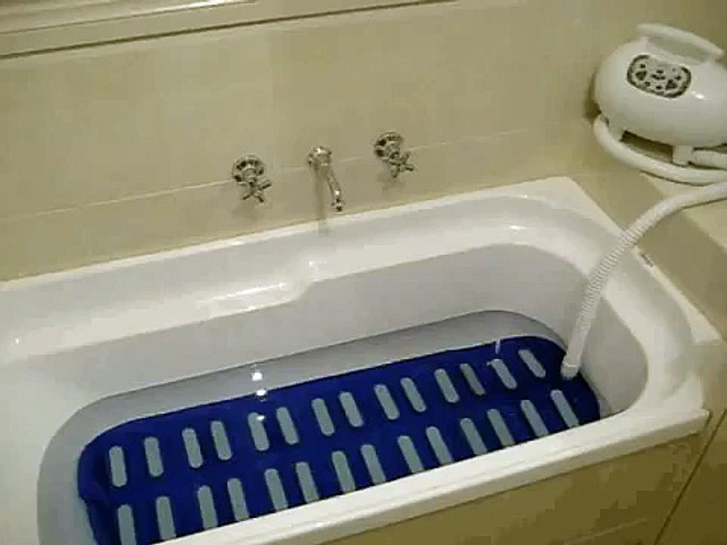 Conair Bathtub Bubble Massage Jacuzzi Mat - household items - by
