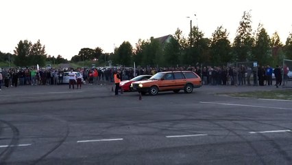 Ferrari 458 vs Passat