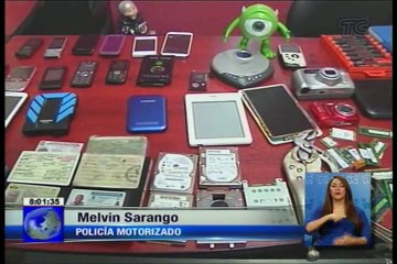 La policía detuvo a dos arranchadores en el centro norte de Quito