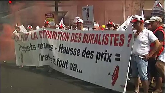 Les buralistes manifestent avant le vote du Sénat sur le paquet neutre