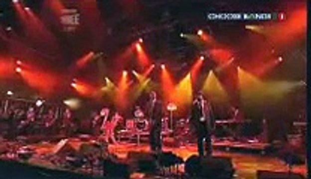 Amy Winehouse Introducing Her Band At Glastonbury 2007