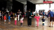 Festival de Cornouaille. Petits et grands danse à l'espace Saint-Corentin