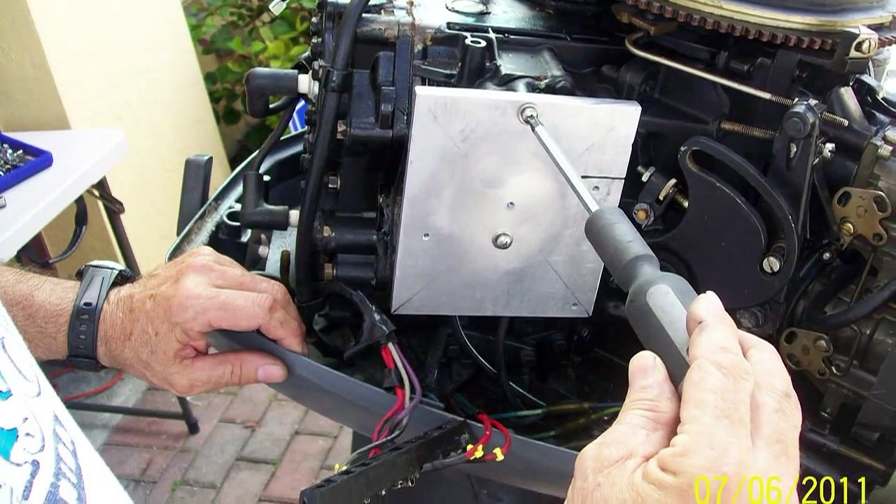 Replacing The $100 Voltage Regulator On Outboard Motors With  A $4 Radio Shack Full Wave Rectifier