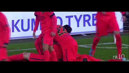 Lionel Messi hit by water bottle thrown by Valencia fan