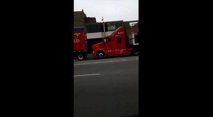 WhatsApp: piden el retiro de camiones estacionados en Gambetta