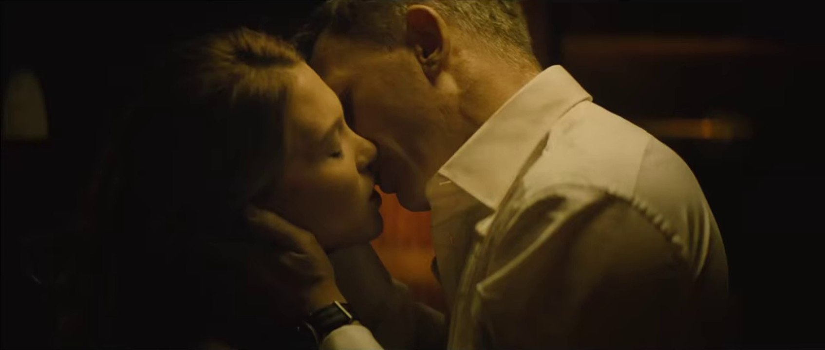 Spectre - Full Official Trailer