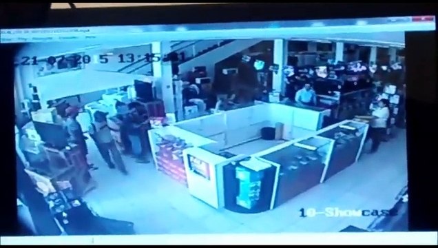 Assalto a loja de eletrônicos em Caucaia