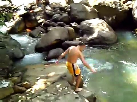 Clavado mortal en rio de aguas termales