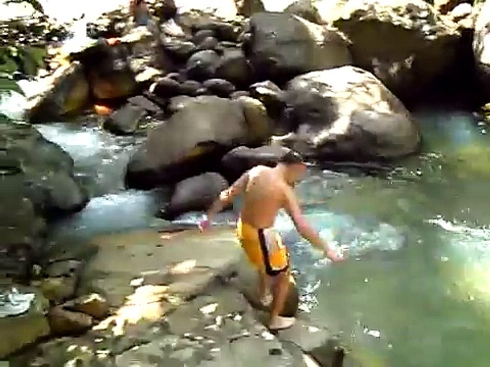 Clavado mortal en rio de aguas termales