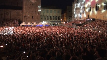PISTOIABLUES 2015 / SANTANA IL MITO INCANTA I 10000 DI PIAZZA DEL DUOMO