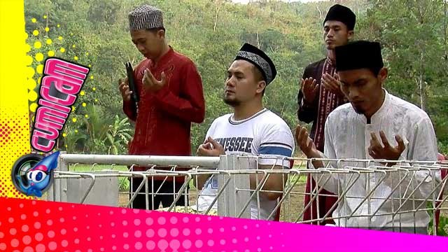 Saipul Jamil Ziarah ke Makam Orang Tua - Cumicam 23 Juli 2015