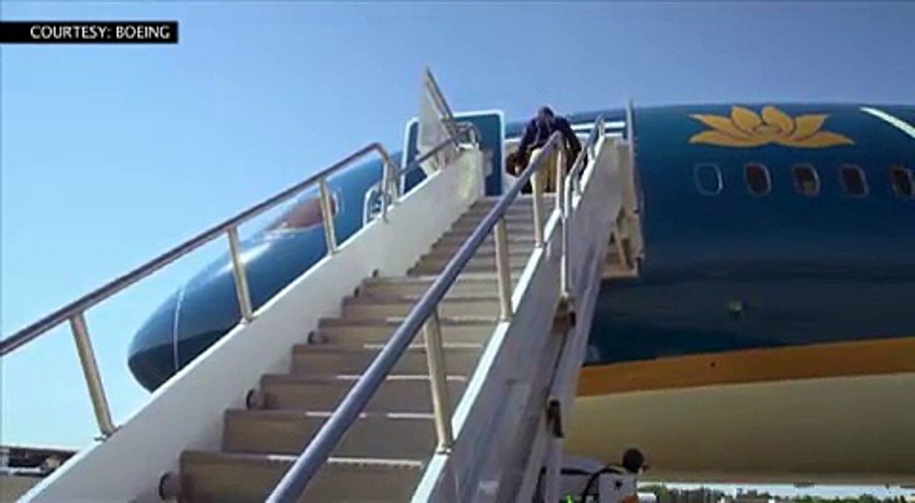 Boeing 787 Dreamliner performs near-vertical takeoff