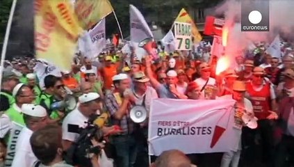 Los estanqueros galos, contra el paquete de tabaco neutro