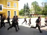 Милиционеры танцуют лезгинку в центре города