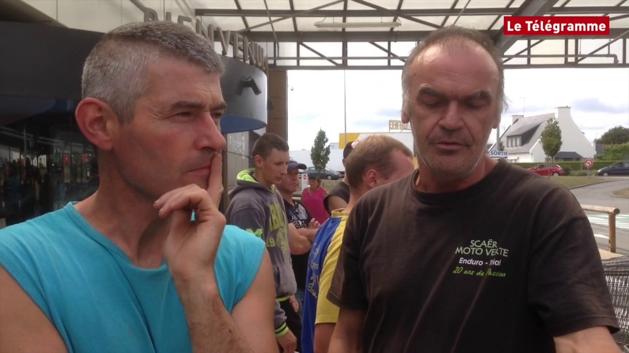 Concarneau. Les agriculteurs bloquent l'accès à l'Hypermarché Leclerc