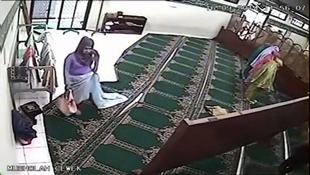 Woman Caught on Camera While Doing Shameful Activities in Mosque