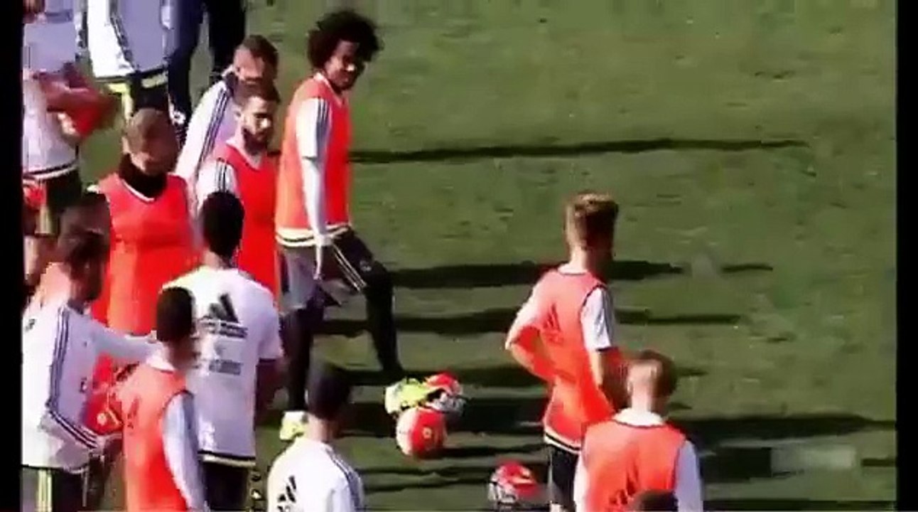 Rafa Benítez propone un reto y Cristiano Ronaldo responde- 'Hay que meterla dentro, no esa mierda'