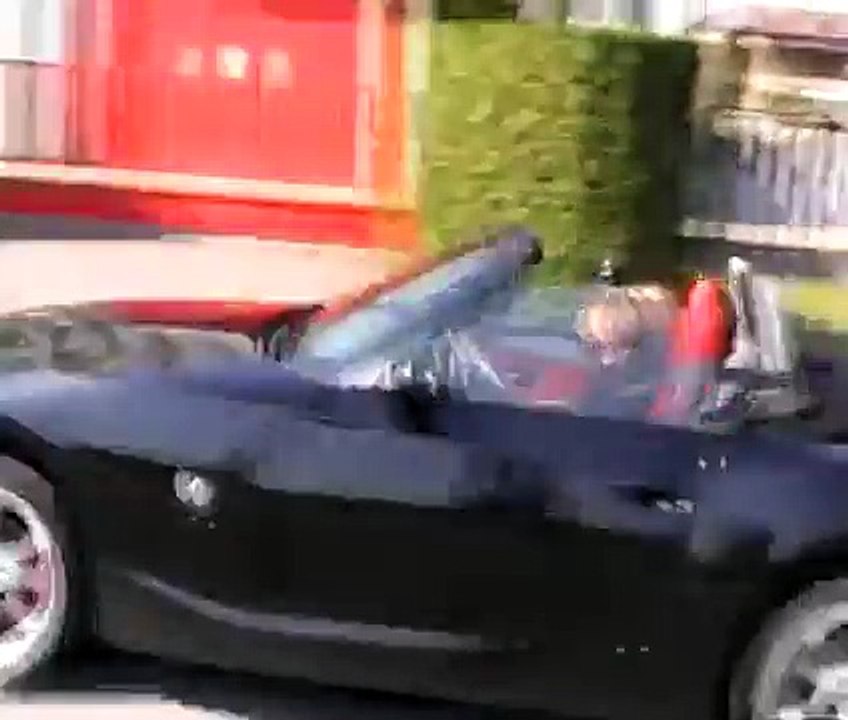 Fast Driving Girls - Bonnie BMW Z4 2.5i (V015)