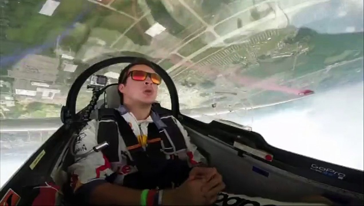 Des acrobaties en planeur filmées de l'intérieur du cockpit