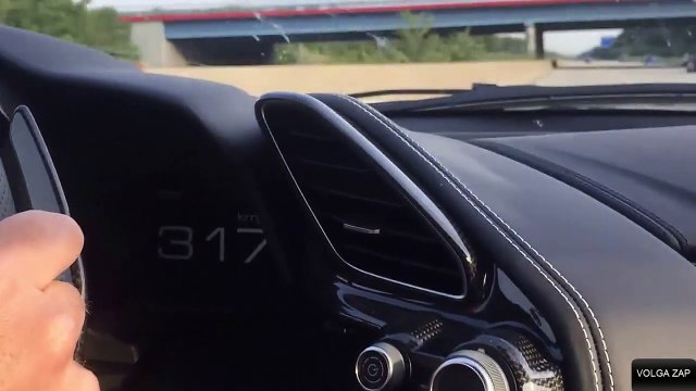 Une Ferrari 488 GTB à 341 km/h sur une autoroute
