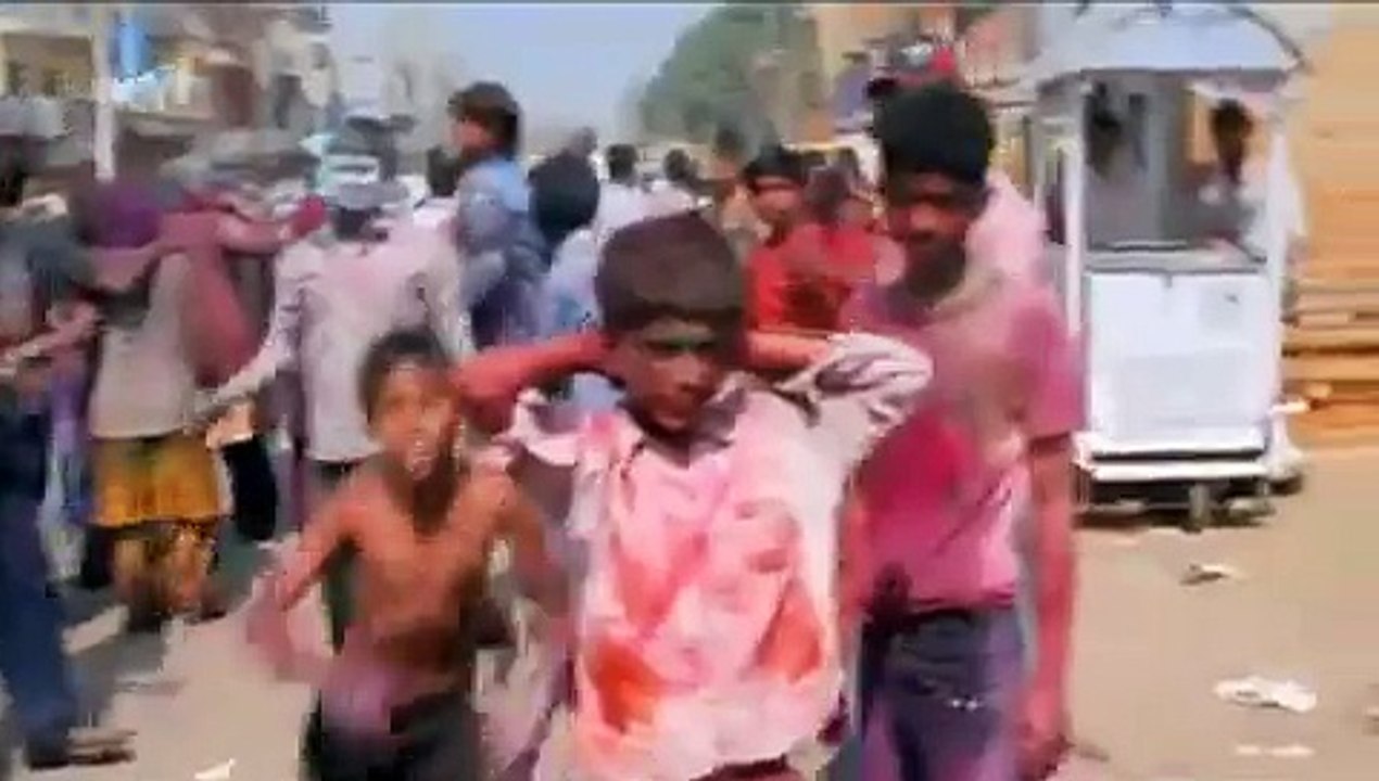 karl pilkington Holi india