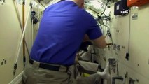 Nave espacial Soyuz llega a la ISS con tres astronautas