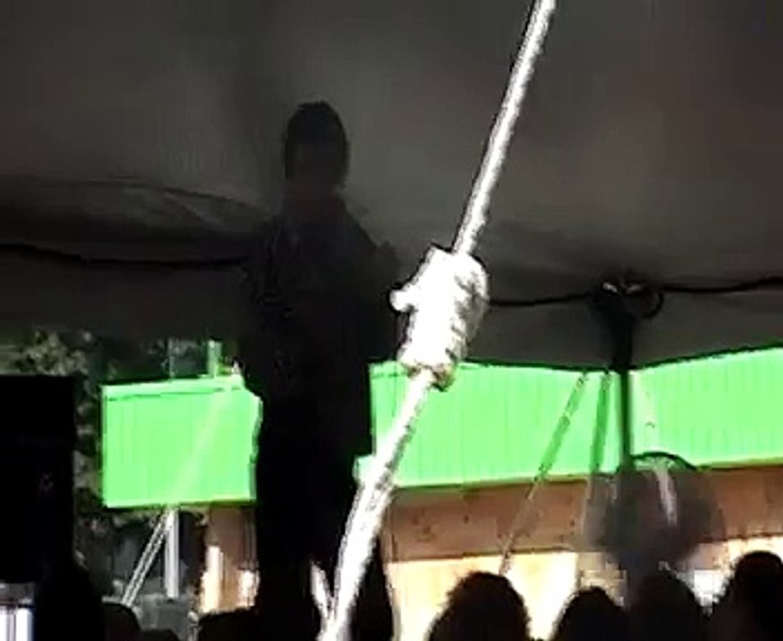 Elvis Allen sings 'Sweet Caroline' at Elvis Week 2003 (video