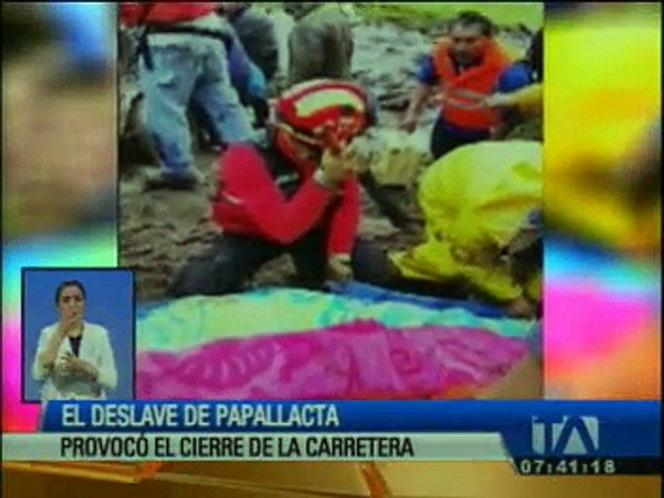 Deslaves en la vía Papallacta- Baeza dejan más de 200 vehículos atrapados