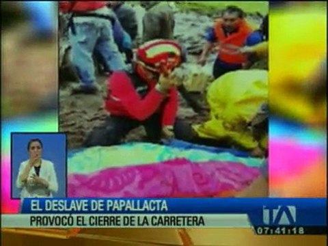 Deslaves en la vía Papallacta- Baeza dejan más de 200 vehículos atrapados