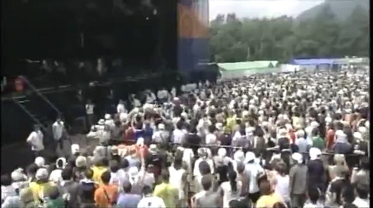 Queens of the Stone Age - live in Japan with Dave Grohl, 2002