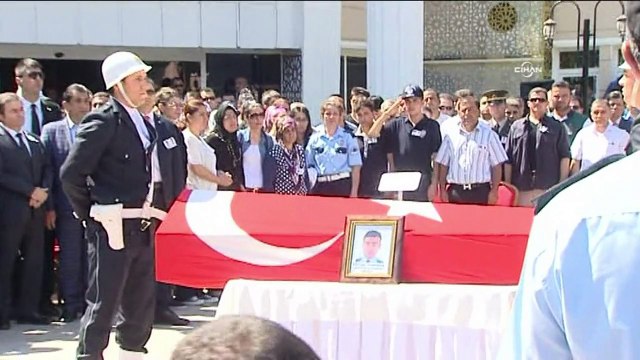 Turquie: funérailles de deux policiers assassinés par le PKK