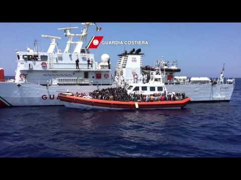 Canale di Sicilia - Soccorso a migranti (22.07.15)