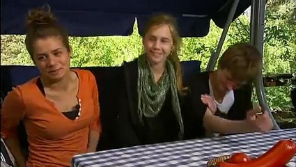 Kärleksagenterna tränar på att kyssas