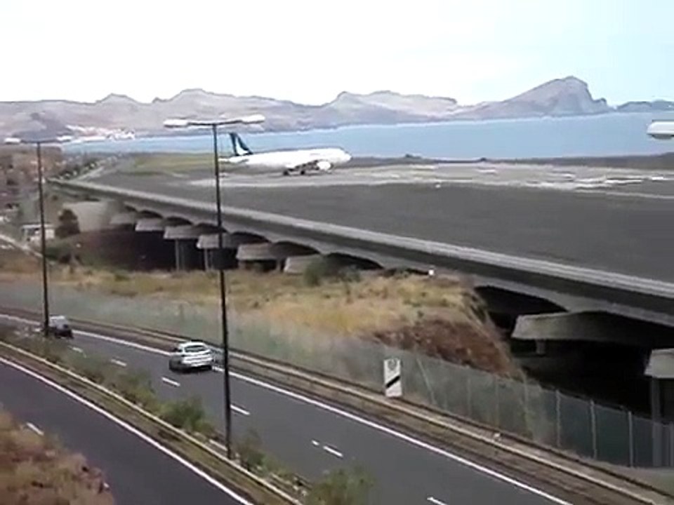 Aterragem Aeroporto da Madeira Funchal Airbus A330-200 TAP Portugal, Landing at Madeira Airport.