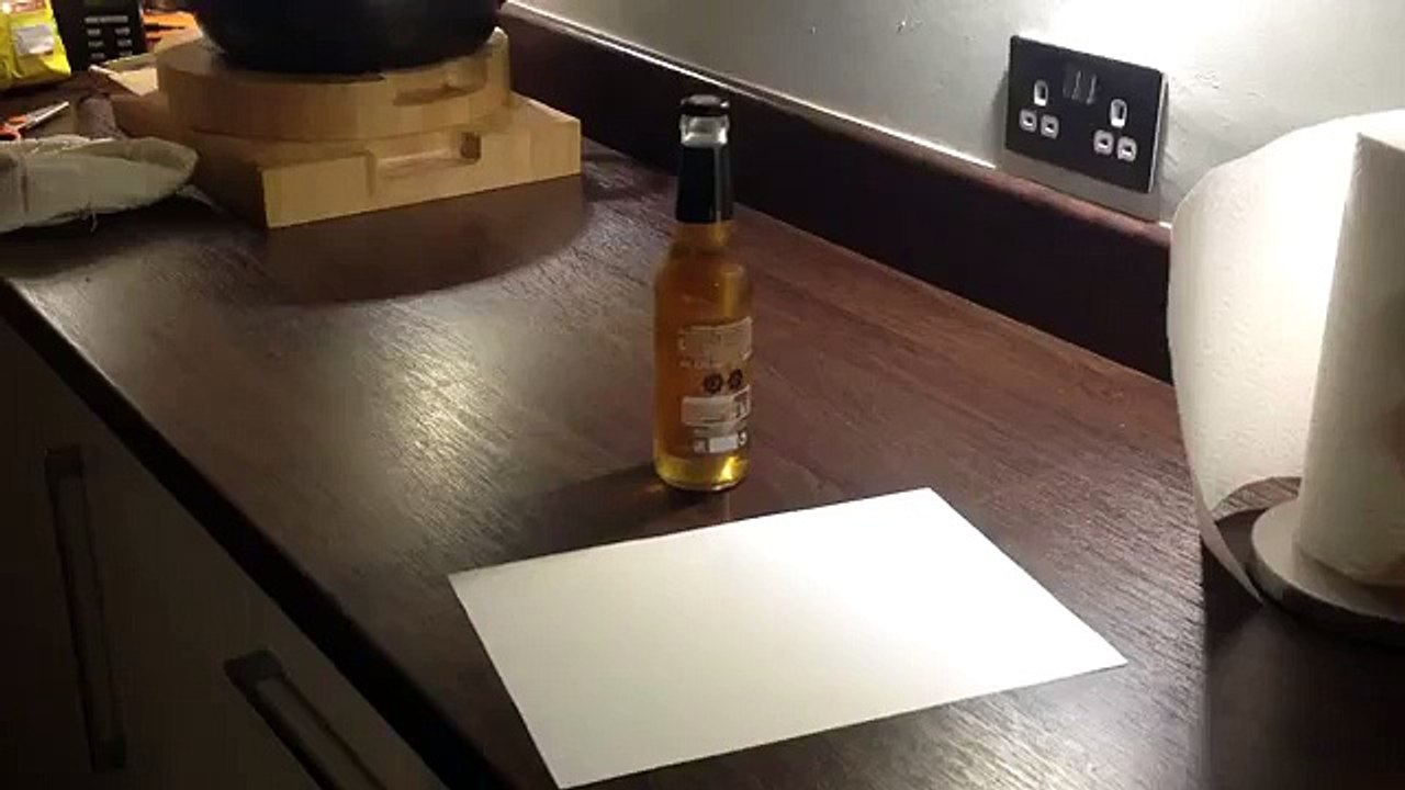 Esta es la manera más fácil de abrir una botella