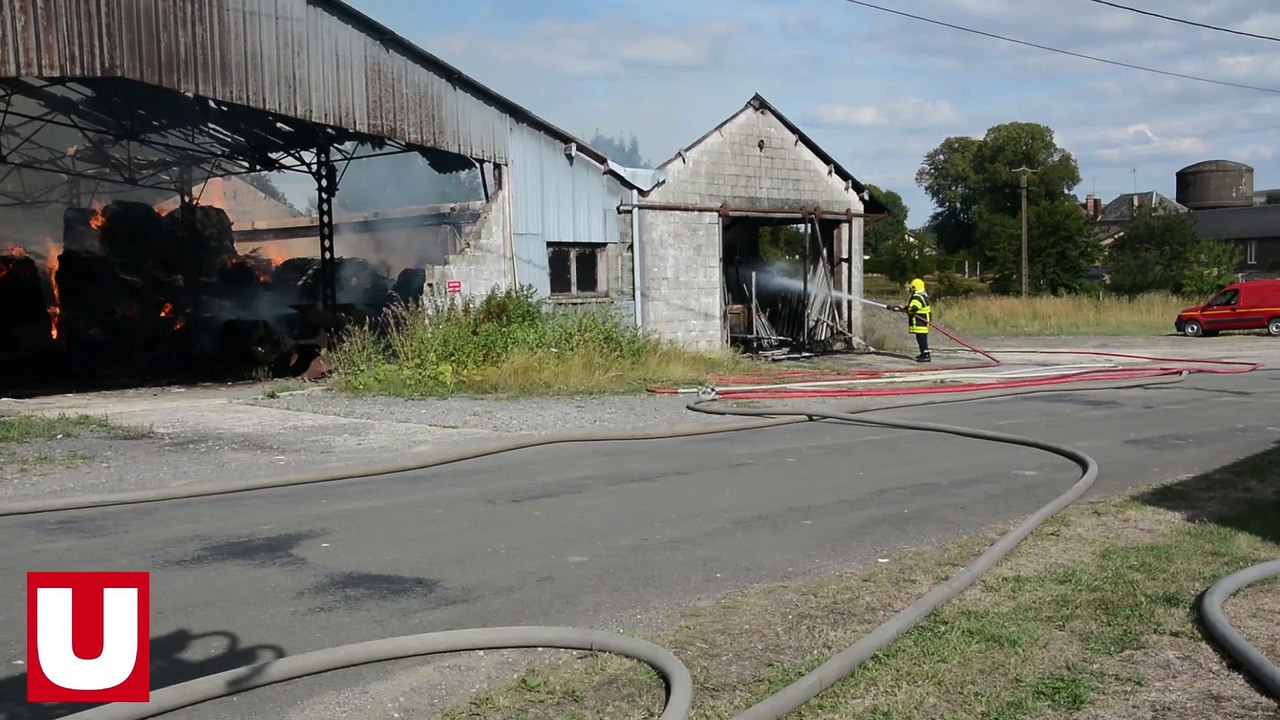 Un incendie se déclare dans un bâtiment qui stockait 800 tonnes de foin