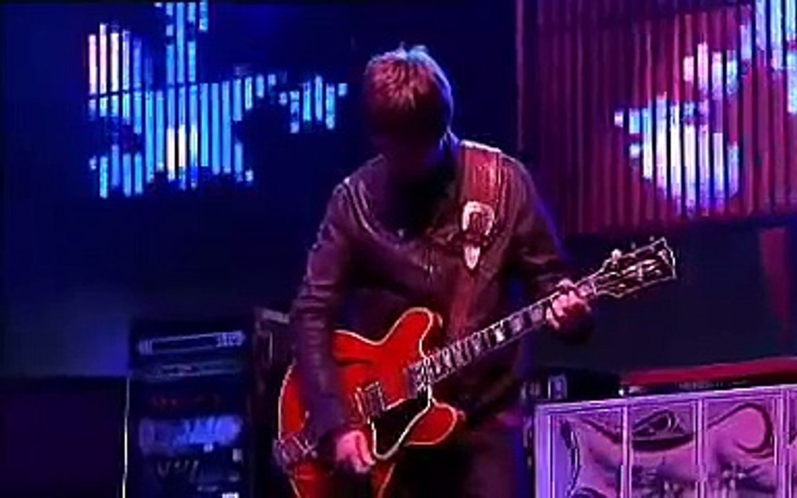 Oasis - Champagne Supernova [Glastonbury 2004]