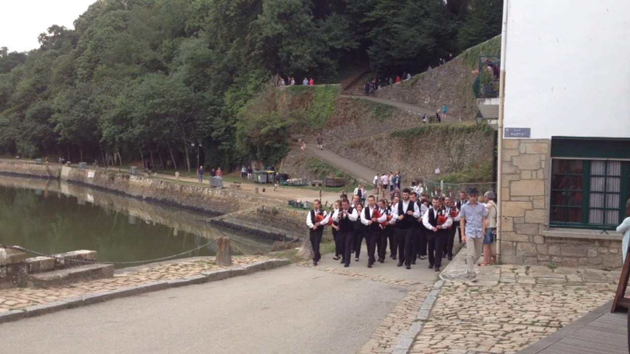 La Kevrenn Alré en concert à Saint-Goustan
