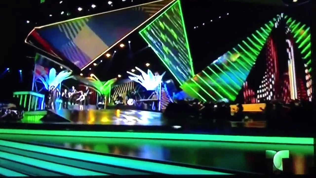 Juan Luis Guerra Ft. Romeo Santos Premios Billboard