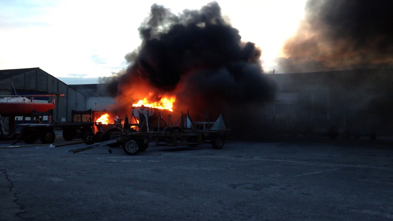 Dunkerque: deux bateaux détruits par un incendie