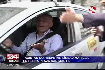 Taxistas no respetan línea amarilla en plena Plaza San Martín