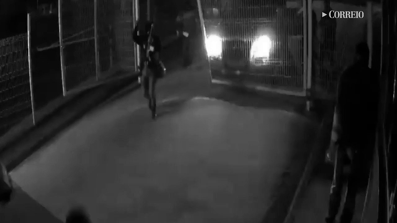Veja vídeo de bandidos que explodiram um caixa...