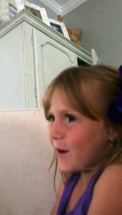 Cute Little Girl sings "Let it Go"!!!