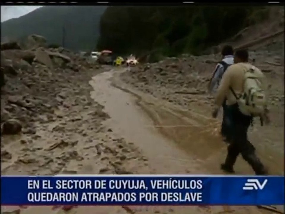 Vía a Papallacta continúa cerrada