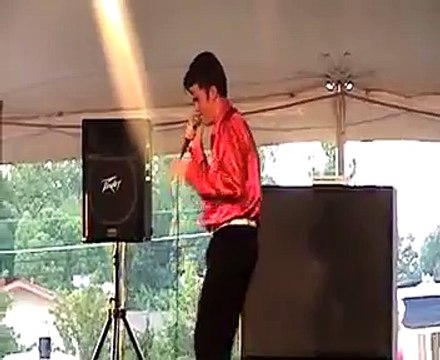 Brad McCrady sings 'Treat Me Nice' at Elvis Week 2005 (video
