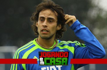 "Já era titular com ele, continuo sendo, mas gostaria que ficasse", comenta Robinho sobre Valdivia