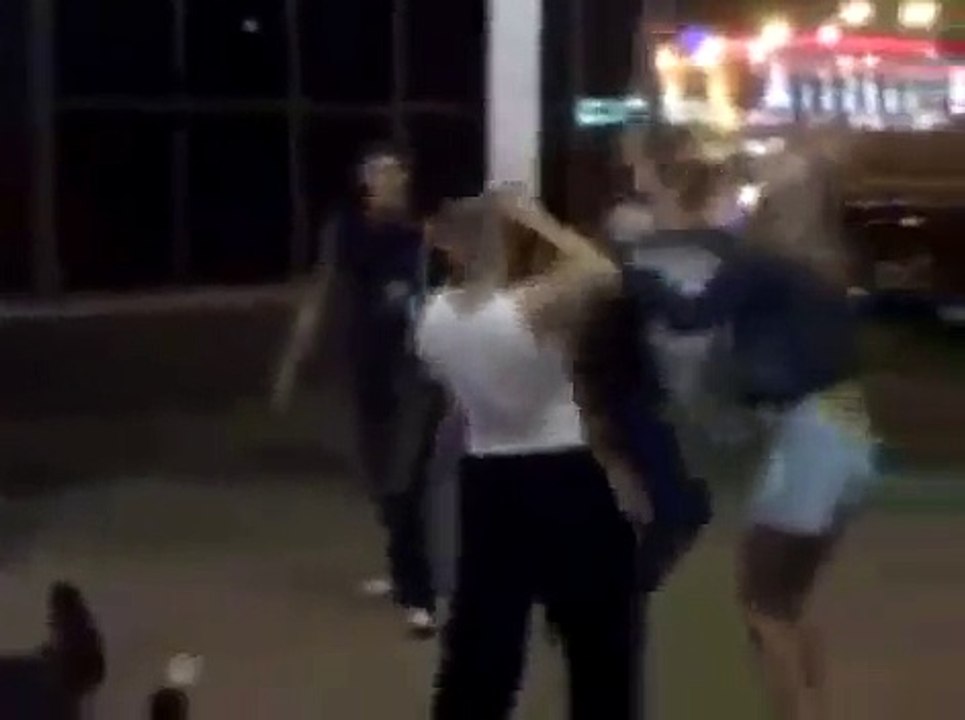 1 Guy Fights 4 And Wins